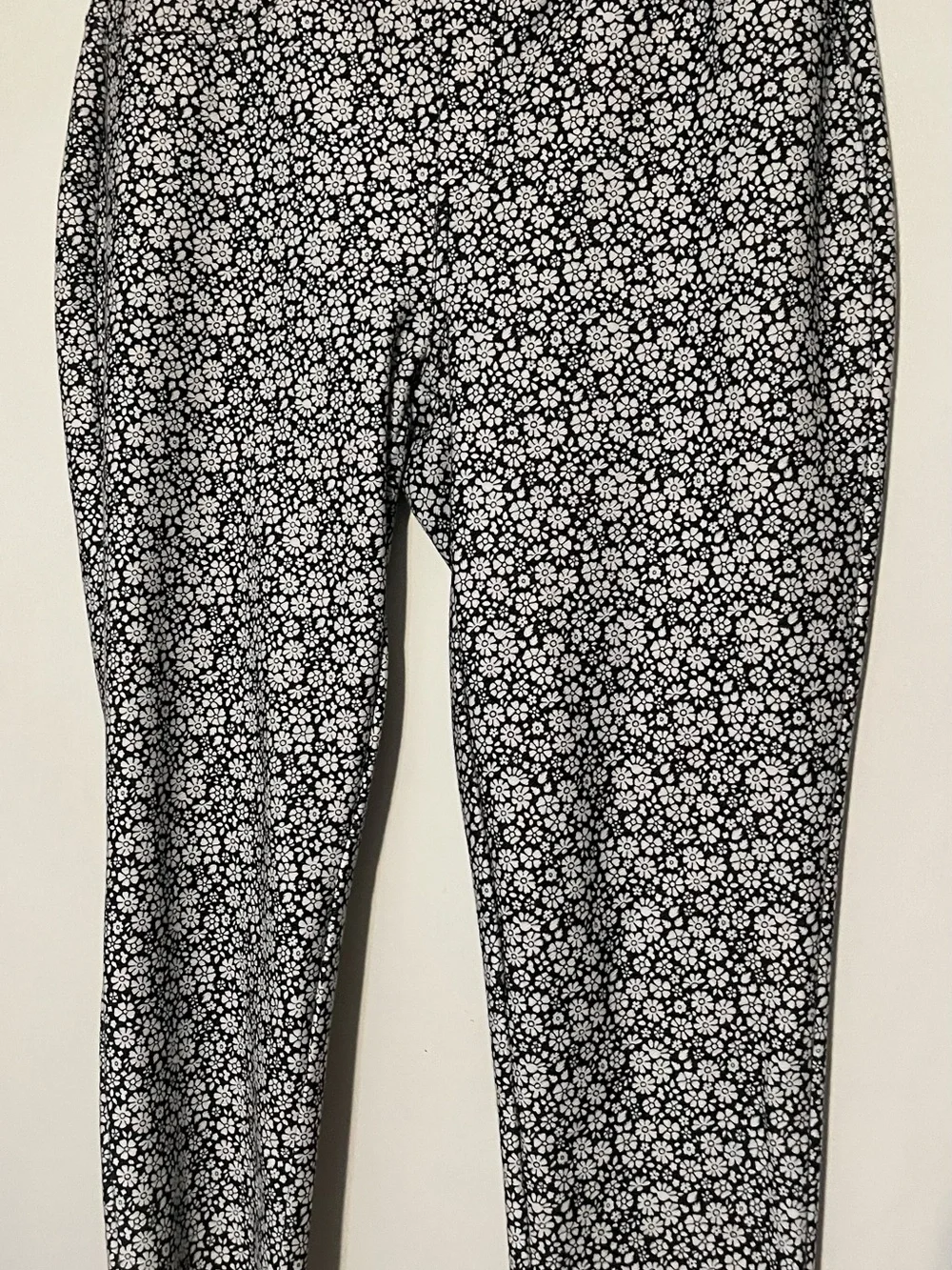 Women’s Black & White Floral straight leg pants
